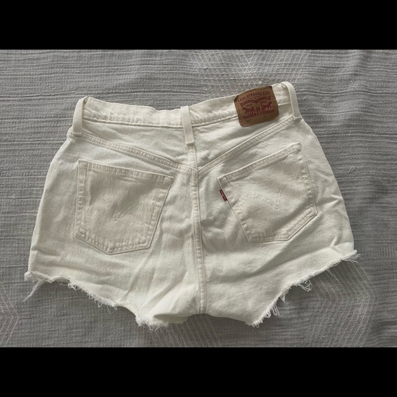 Levi 501 Shorts - Picture 2 of 2